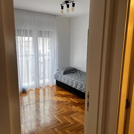 Penthouse With Garage Apartment
